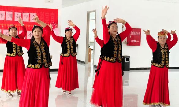 油画塔城·新年新景 | 文化惠民超有料！塔城“村晚”勾勒新春好图景~