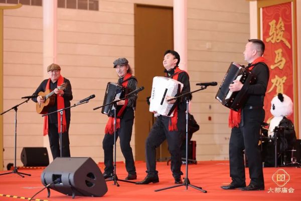 文化中国行 | 塔城手风琴文化进京亮相新春庙会