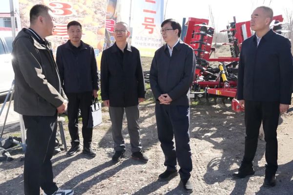 支现伟在塔城市调研春耕生产工作时强调 抓紧抓实春季农业生产 加快推进科技赋能 不断提升农业现代化水平