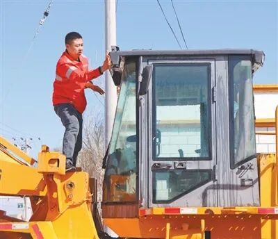 骄傲！这位塔城小伙的事迹上《人民日报》了