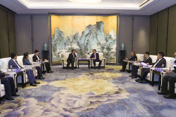 支现伟会见塔城地区郑州招商推介会参会代表