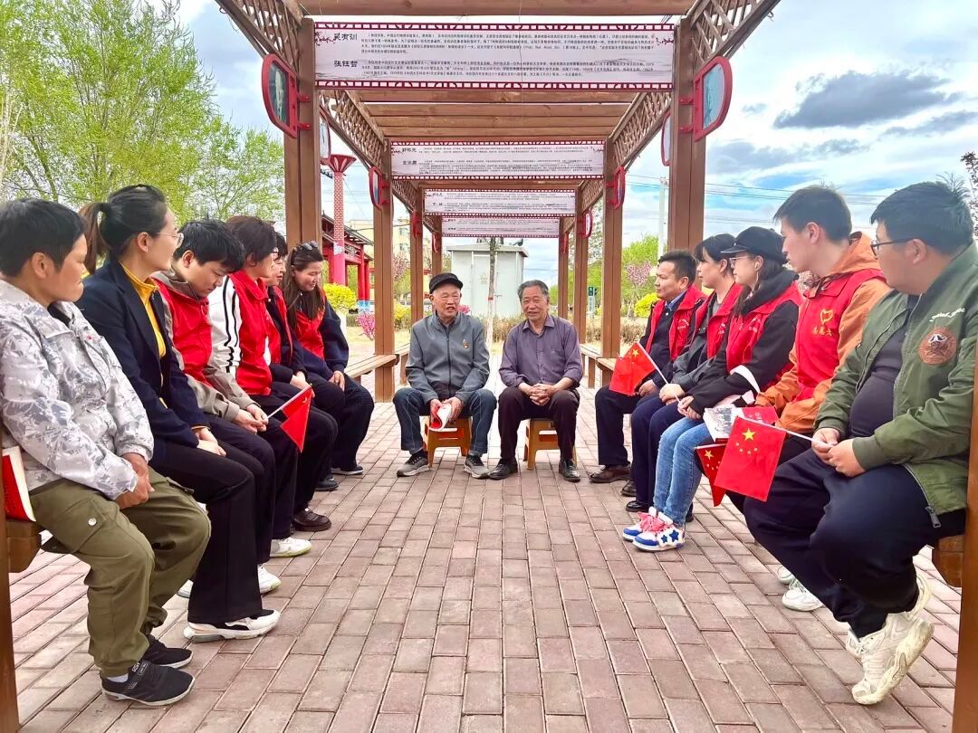 和什托洛盖镇迭仑社区开展“听老党员讲故事”主题活动.jpg