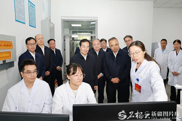 陈小江艾尔肯·吐尼亚孜在自治区科技厅调研座谈