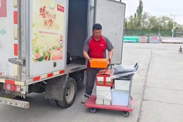 劳动者之歌 | 马艳磊：从“铲路义工”到“快递尖兵”