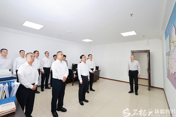  陈小江艾尔肯·吐尼亚孜在自治区民委调研座谈