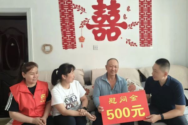 多彩活动迎“八一 ” 声声问候寄真情