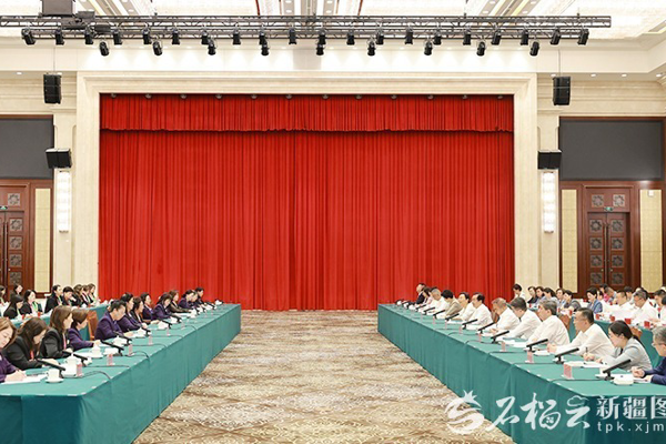 陈小江艾尔肯·吐尼亚孜会见全国妇联系统港澳执委和特邀代表考察团