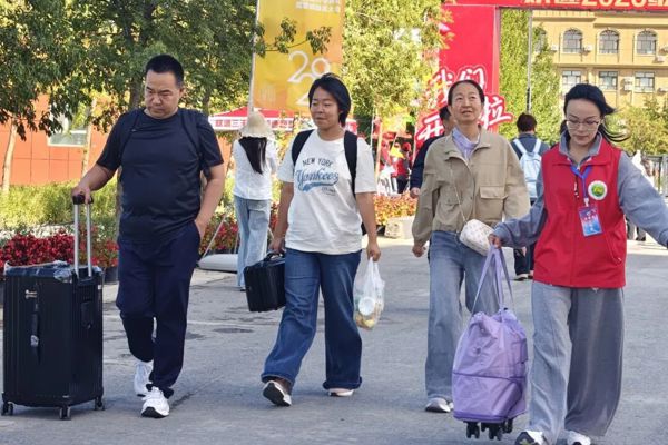 新疆农业大学塔城校区迎新现场青春洋溢 暖意满满～