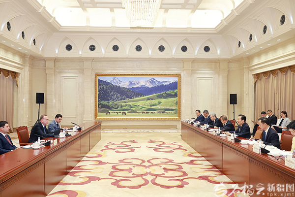 陈小江艾尔肯·吐尼亚孜会见塔吉克斯坦第一副总理霍利克佐达