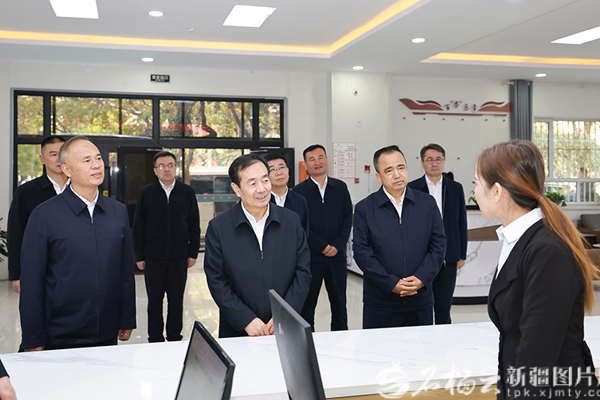陈小江艾尔肯·吐尼亚孜深入库车市慰问调研